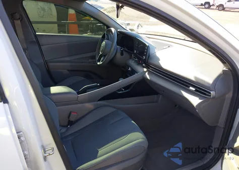 2023 Hyundai Elantra Sel z USA, uszkodzony, nr VIN 5NPLM4AG9PH090685